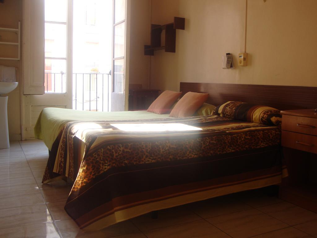 Hostel Turisol Барселона Номер фото
