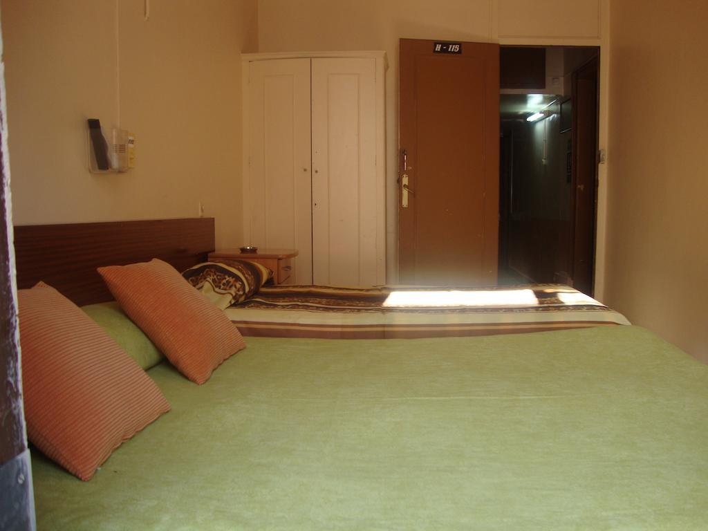 Hostel Turisol Барселона Номер фото