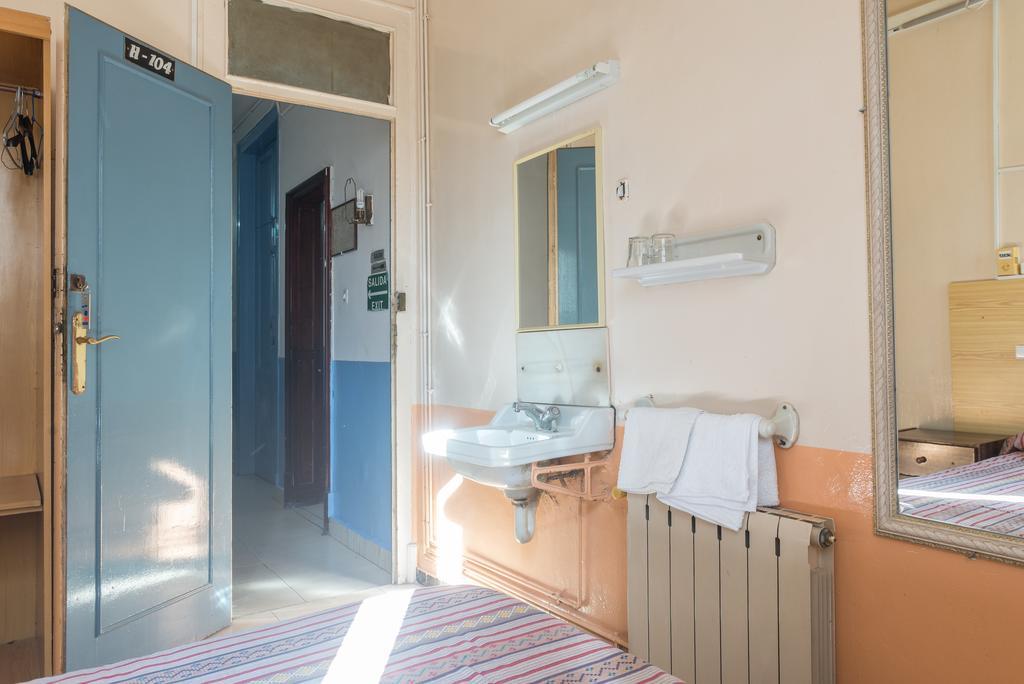 Hostel Turisol Барселона Экстерьер фото