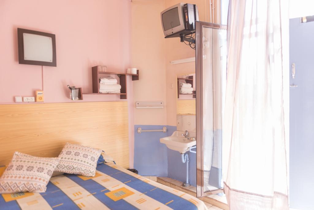 Hostel Turisol Барселона Экстерьер фото