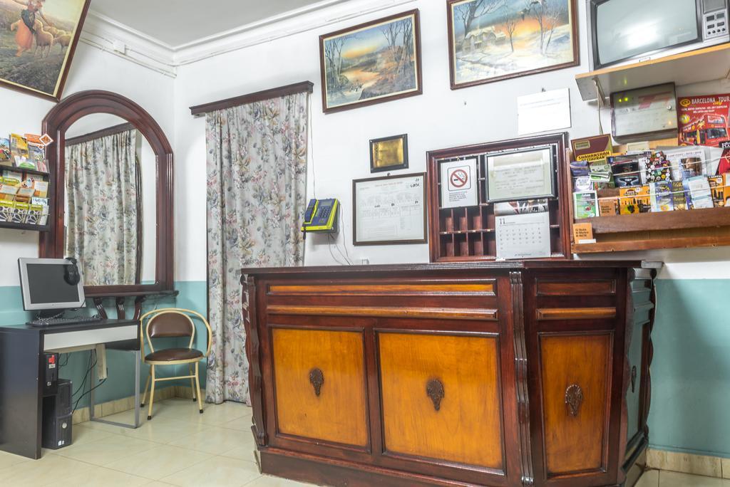 Hostel Turisol Барселона Экстерьер фото