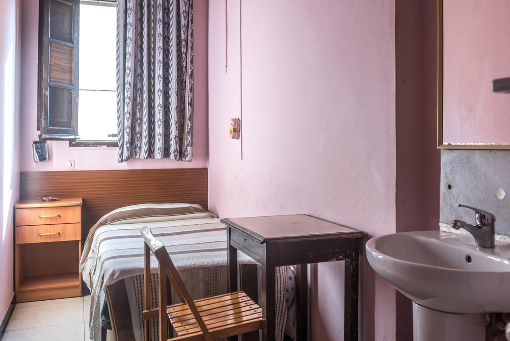Hostel Turisol Барселона Экстерьер фото