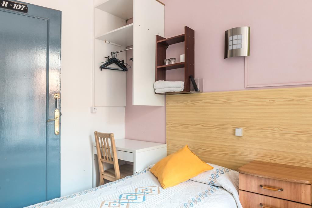 Hostel Turisol Барселона Экстерьер фото