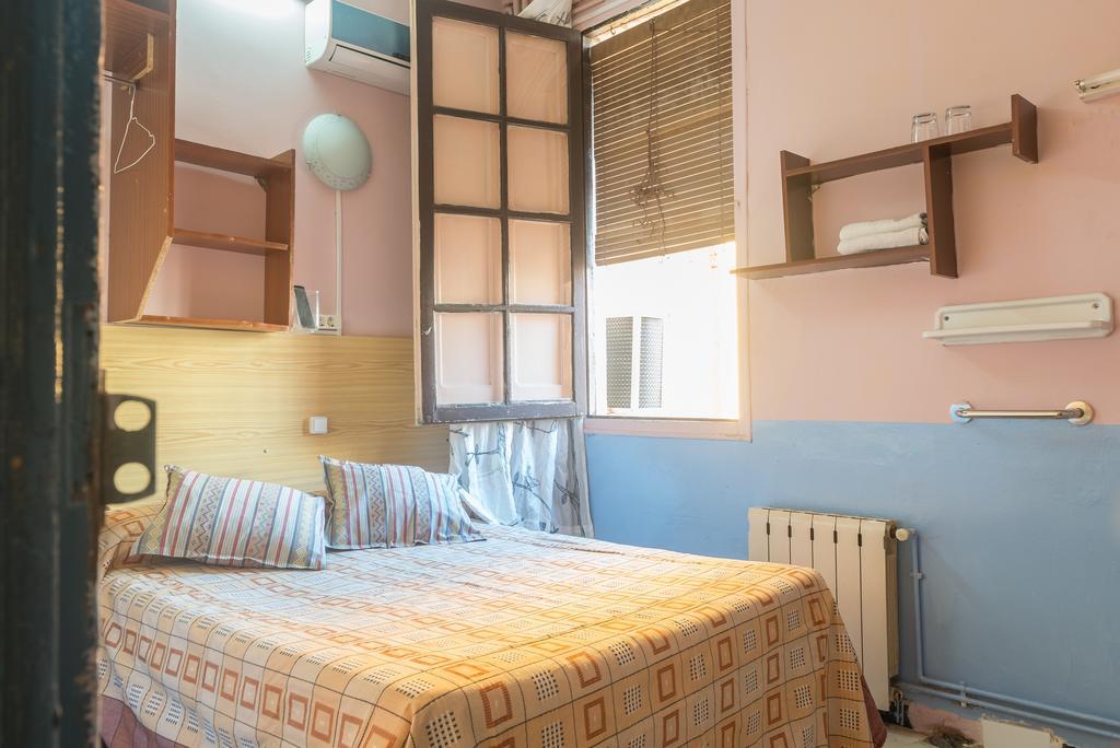 Hostel Turisol Барселона Экстерьер фото